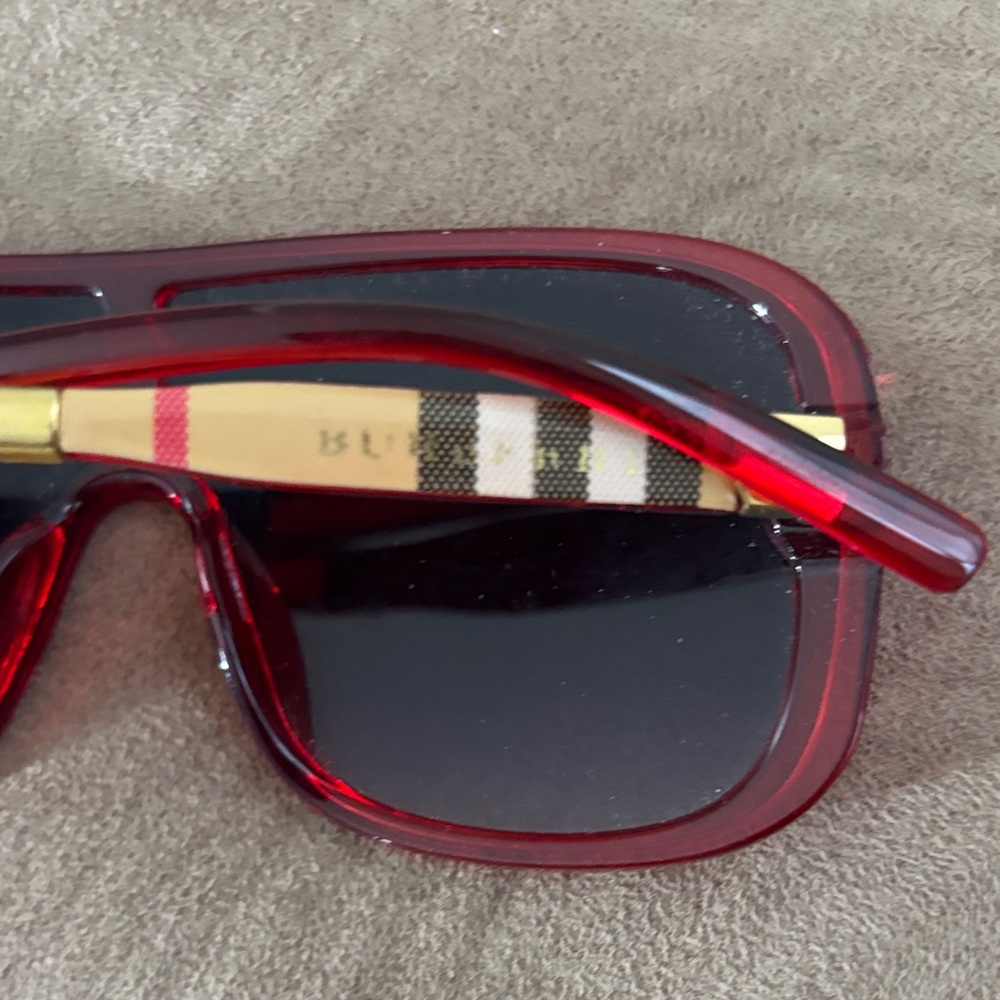 Burberry Red Tortoiseshell Rectangular Sunglasses… - image 2